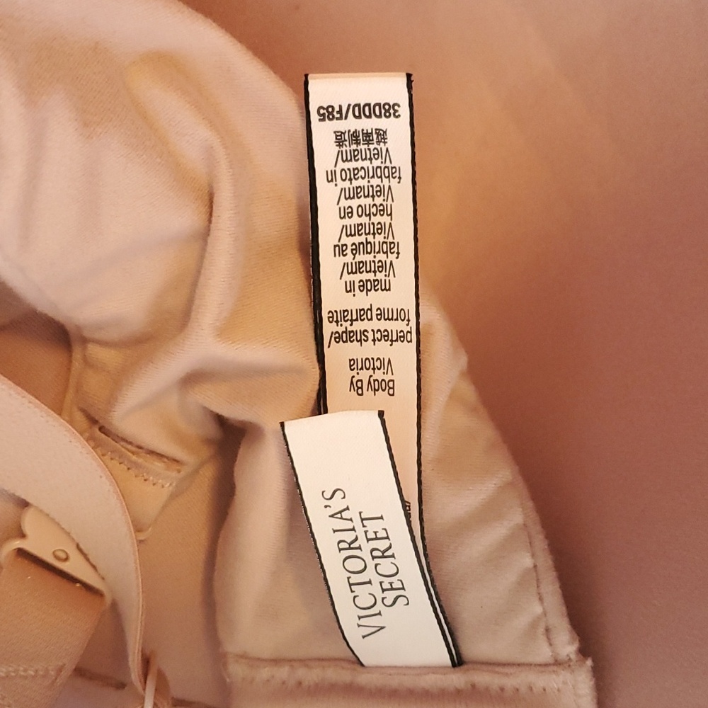 Victoria's secrets size 38DDD in the color pink